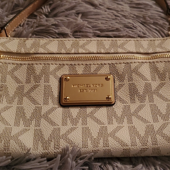 Michael Kors clutch - Picture 1 of 4